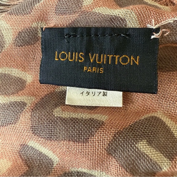 Louis Vuitton x Stephen Sprouse Pink and Gray Animal Print Scarf - Picture 4 of 5
